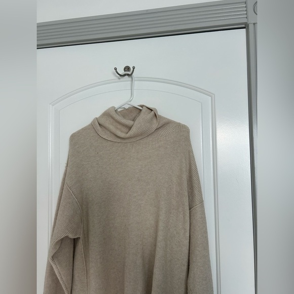 Free People Softly Structured Tunic Boho Sweater $148 size extra small - Picture 10 of 16